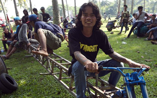 Βέσπες βγαλμένες από το «Mad Max»