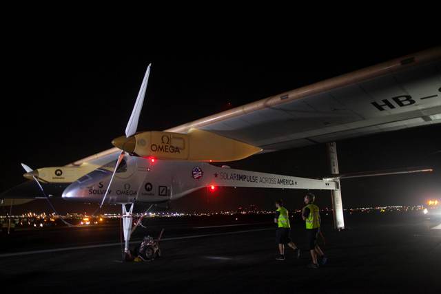 Προσγειώθηκε, παρά το τεχνικό πρόβλημα, το Solar Impulse
