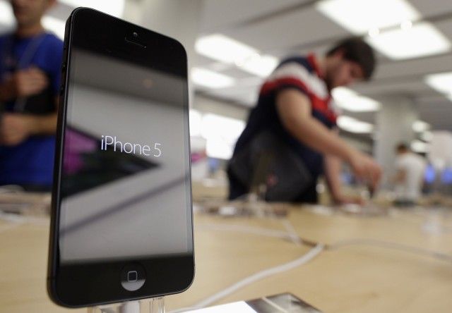 O Tim Cook θέλει να αυξήσει τις πωλήσεις iPhones στα Apple Stores