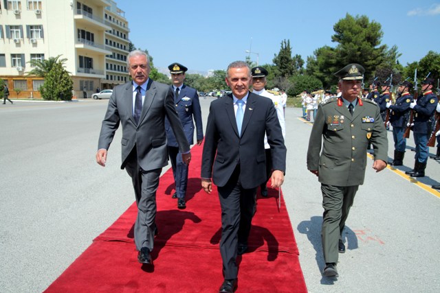 Συνάντηση Αβραμόπουλου με τον κύπριο υπουργό Εθνικής Άμυνας