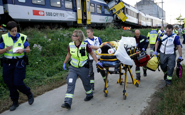 Φωτογραφίες από τη σύγκρουση τρένων στην Ελβετία