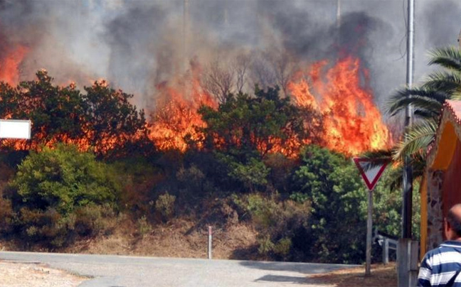 Πυρκαγιά μαίνεται για δεύτερη ημέρα στη Σαρδηνία