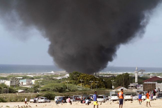 Σομαλοί ισλαμιστές ανέλαβαν την ευθύνη για την έκρηξη στο αεροδρόμιο του Μογκαντίσου