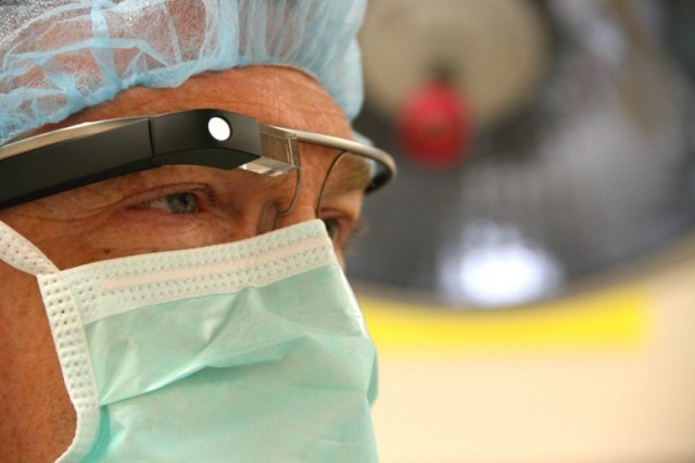 Χειρουργική επέμβαση με τη βοήθεια των Google Glass