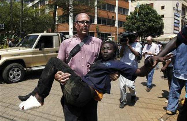 Νεκρός ένας από τους ενόπλους της επίθεσης σε εμπορικό στην Κένυα