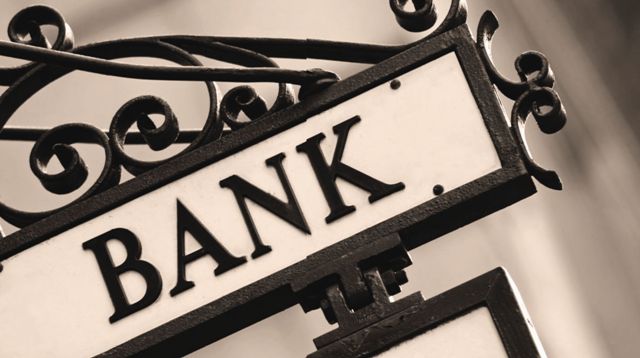 Οι καταναλωτές ανακτούν σταδιακά εμπιστοσύνη προς τον τραπεζικό τομέα