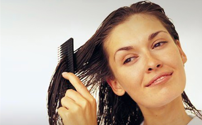 Ποια λάθη κάνουμε όταν βουρτσίζουμε τα μαλλιά μας