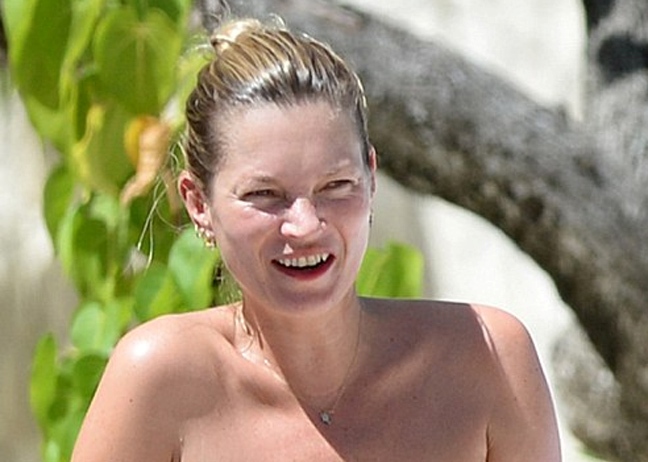 Η Kate Moss γυμνή στη Τζαμάικα