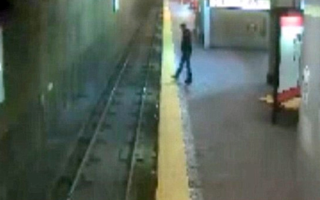 Η υπνοβάτης που έπεσε στις γραμμές του μετρό!