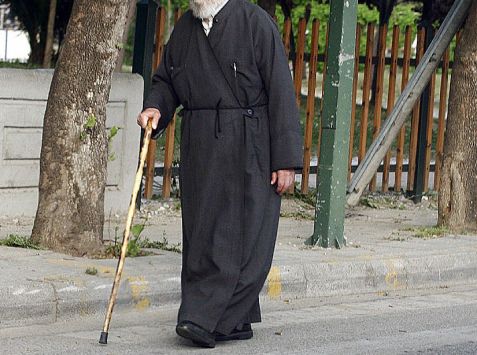 Θύματα επιτήδειων έπεσαν ιερείς στη Δυτική Ελλάδα