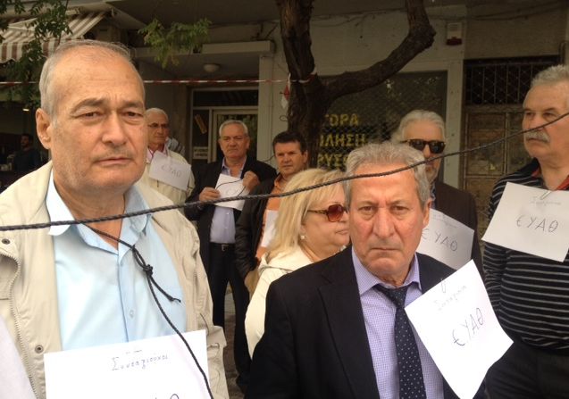 Με θηλιές στο λαιμό διαμαρτυρήθηκαν συνταξιούχοι στην Θεσσαλονίκη