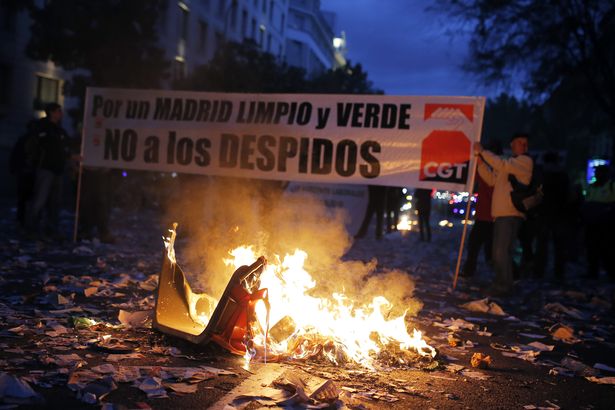 Απεργία επ&#8217; αόριστον ξεκίνησαν δημοτικοί υπάλληλοι καθαριότητας στη Μαδρίτη