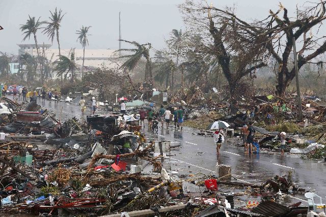 Βοήθεια στις πληγωμένες Φιλιππίνες