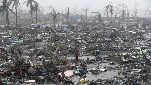 Χάος, απελπισία και λεηλασίες στις Φιλιππίνες