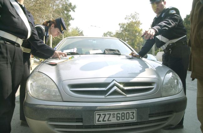 Στο τραπέζι η αντιμετώπιση της παράνομης στάθμευσης αυτοκινήτων στην Αθήνα