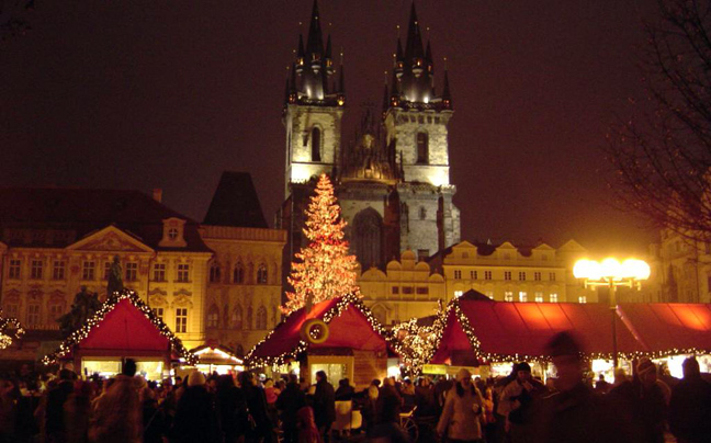 Town_Square_Prague.jpg