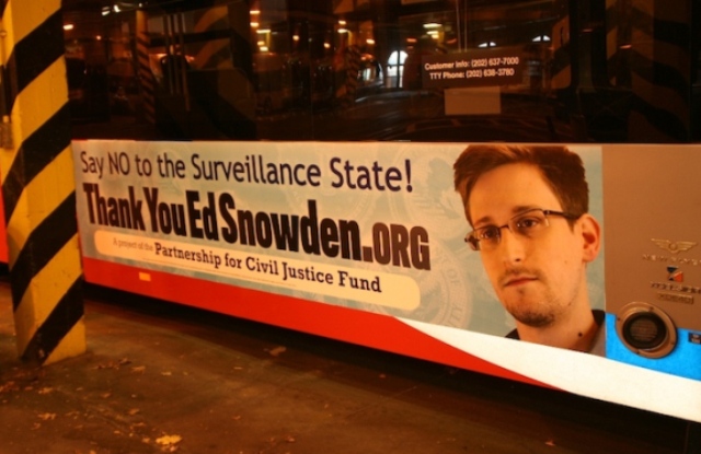 Μηνύματα υπέρ του Σνόουντεν σε λεωφορεία της Ν. Υόρκης