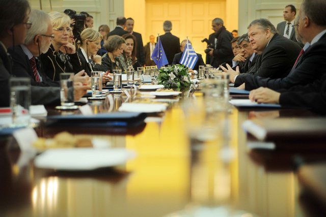 Έκκληση Σβόμποντα στην τρόικα να αναγνωρίσει τις ελληνικές προσπάθειες