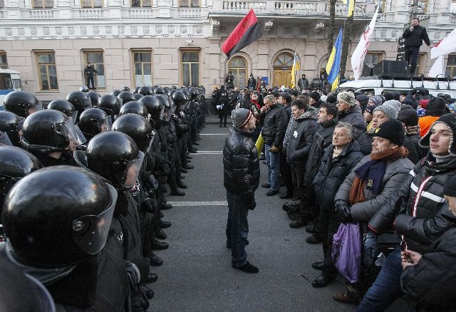 Στους δρόμους και σήμερα οι Ουκρανοί