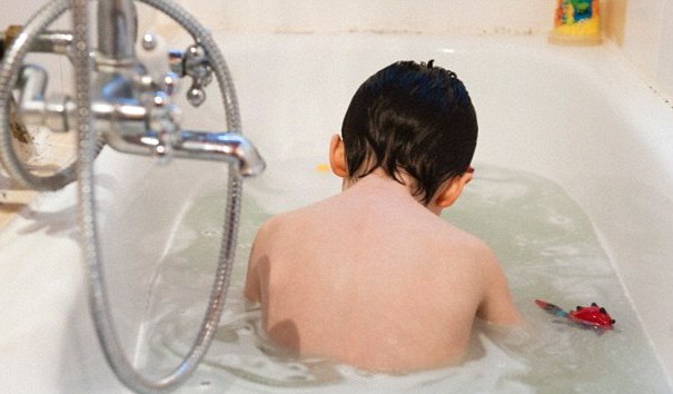 Το ζεστό μπάνιο «απαλύνει» τα συμπτώματα του αυτισμού