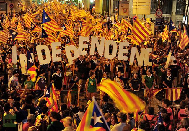 Αναστέλλει η Καταλονία την εκστρατεία για το δημοψήφισμα