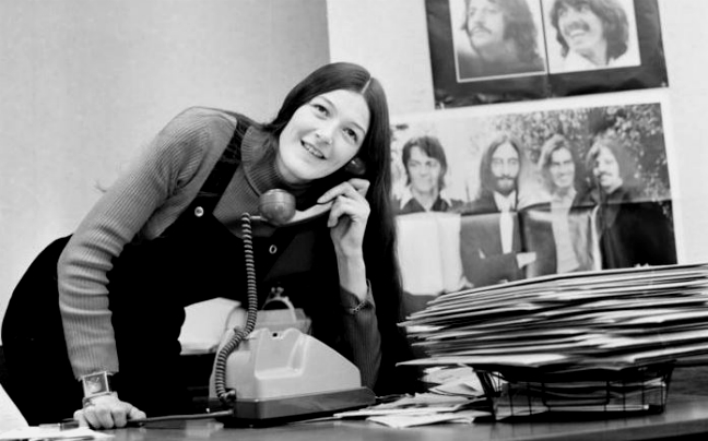 Η έμπιστη γραμματέας των Beatles σπάει τη σιωπή της
