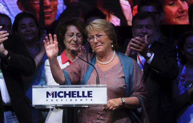 Μπροστά στις εκλογές στη Χιλή η Μισέλ Μπατσελέτ