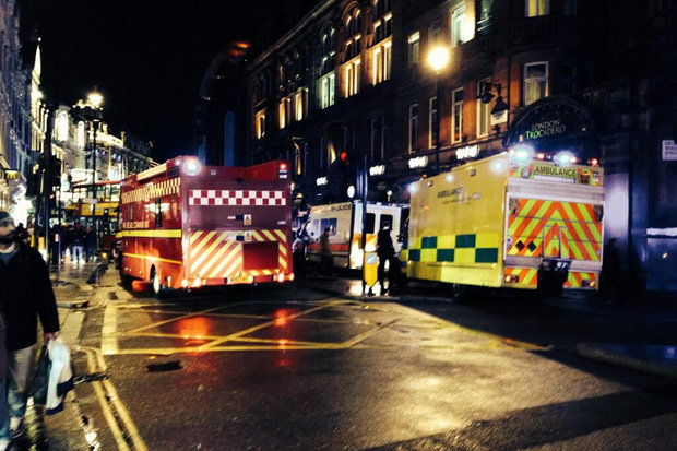 Στους 65 οι τραυματίες από την πτώση της οροφής του θεάτρου στο Λονδίνο