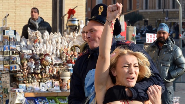 Μέλος των Femen γδύθηκε στο Βατικανό