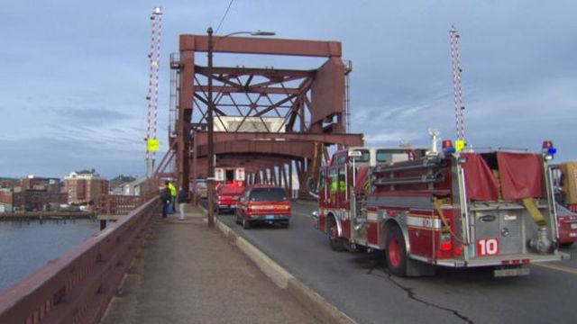 Γυναίκα συνεθλίβη σε ανυψούμενη γέφυρα της Βοστώνης