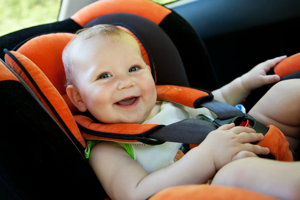 Μηχανισμό για να μην ξεχνούν οι γονείς τα παιδιά τους στο αυτοκίνητο προτείνει Βέλγος
