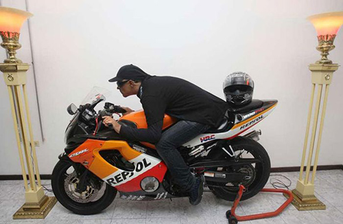 diaforetiko.gr : khde11 Oι πιο παράξενες κηδείες! Στον άλλον κόσμο με style!!