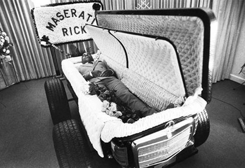 diaforetiko.gr : khde5 Oι πιο παράξενες κηδείες! Στον άλλον κόσμο με style!!