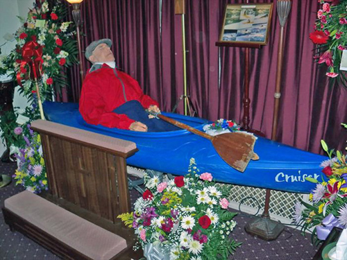 diaforetiko.gr : khde6 Oι πιο παράξενες κηδείες! Στον άλλον κόσμο με style!!