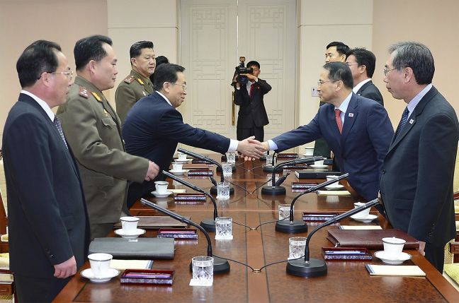 Άρχισαν οι συνομιλίες Βόρειας και Νότιας Κορέας