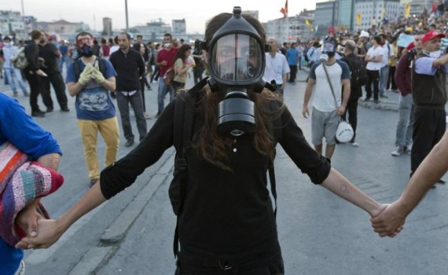 Δακρυγόνα εναντίον διαδηλωτών στην Τουρκία