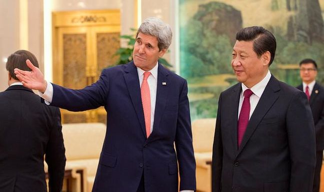 Περισσότερη «διαφάνεια» ζητεί από το Πεκίνο ο Τζον Κέρι