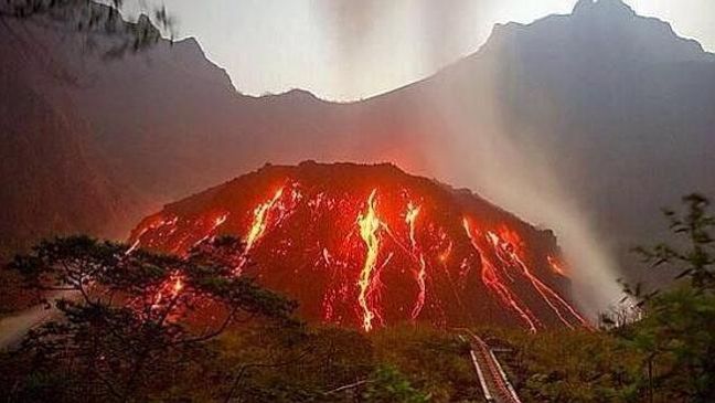 Ηφαιστειακή έκρηξη προκάλεσε την απομάκρυνση 200 χιλιάδων κατοίκων