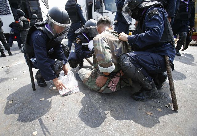 Αστυνομικός νεκρός στις αντικυβερνητικές διαδηλώσεις στην Ταϊλάνδη