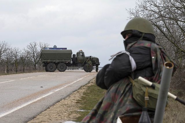 Πολιτική λύση στην Κριμαία ζητεί η Κομισιόν