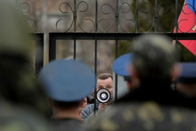 Προειδοποιητικά πυρά δέχτηκαν οι στρατιωτικοί παρατηρητές του ΟΑΣΕ κατά την είσοδο στην Κριμαία