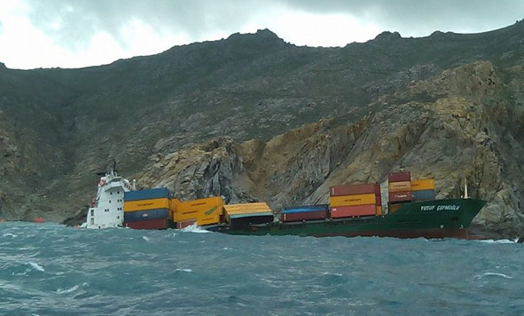 Πήρε κλίση από την εισροή υδάτων το τουρκικό πλοίο στη Μύκονο
