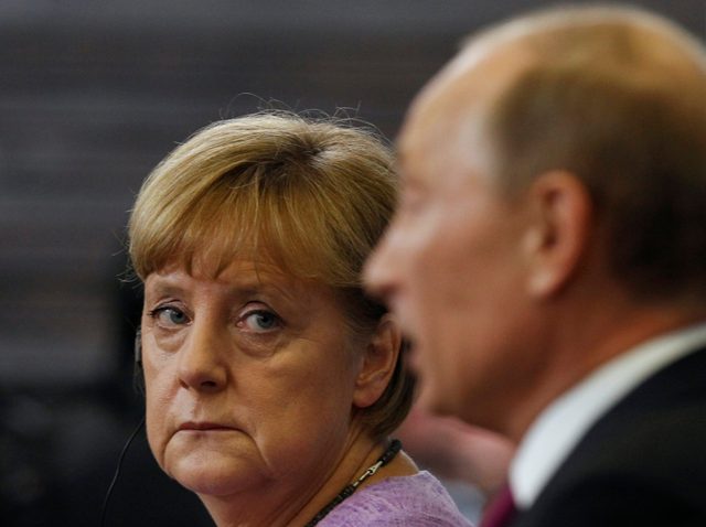 Συζητήσεις με τον Πούτιν επιδιώκει η Μέρκελ παρά τις κυρώσεις