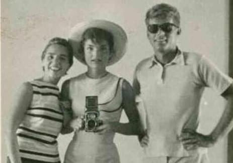 Η selfie της Τζάκι Κένεντι που τραβήχτηκε πριν 60 χρόνια