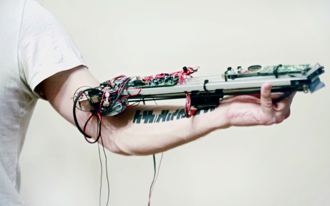 Ρομποτικό όργανο μετατρέπει τα τατουάζ σε μουσικές συνθέσεις