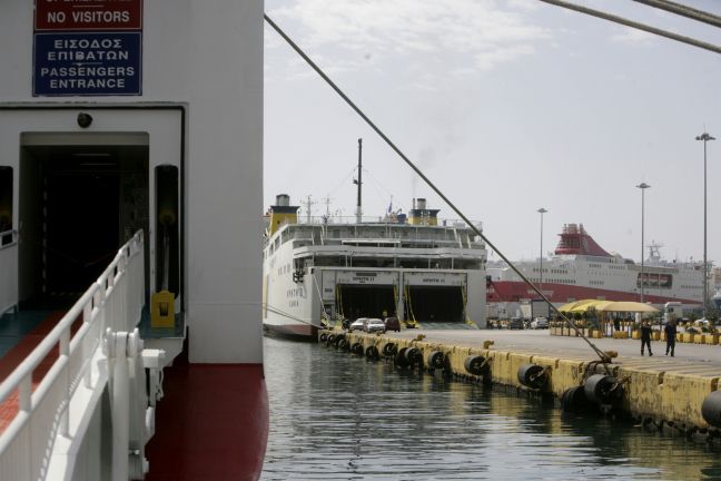 Σε 24ωρη απεργία τη Δευτέρα οι εργαζόμενοι στα λιμάνια