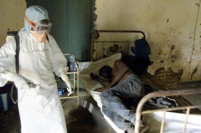 Εξαντλήθηκαν τα αποθέματα φαρμάκου για τον Έμπολα