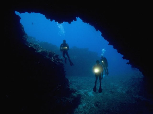 Υποβρύχια σπήλαια για περιπετειώδεις τύπους