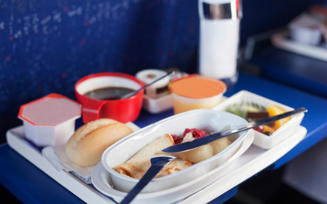 Γιατί το φαγητό στα αεροπλάνα έχει τόσο άσχημη γεύση;