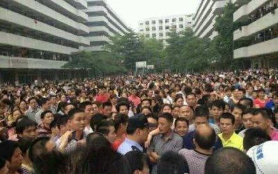 Δεκάδες χιλιάδες εργάτες απεργούν σε γιγάντιο εργοστάσιο της Κίνας